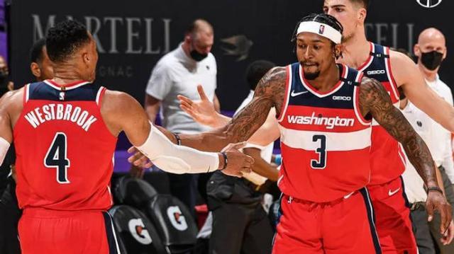 星空娱乐APP-豪取五连胜逼近东部前八 奇才明星后场终于显威力